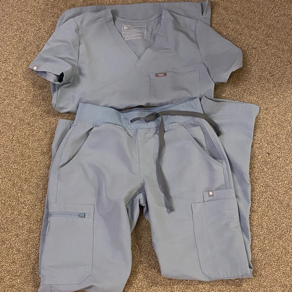 ‼️SOLD‼️ FIGS Dusty Blue Set in XS (top and bottom)
